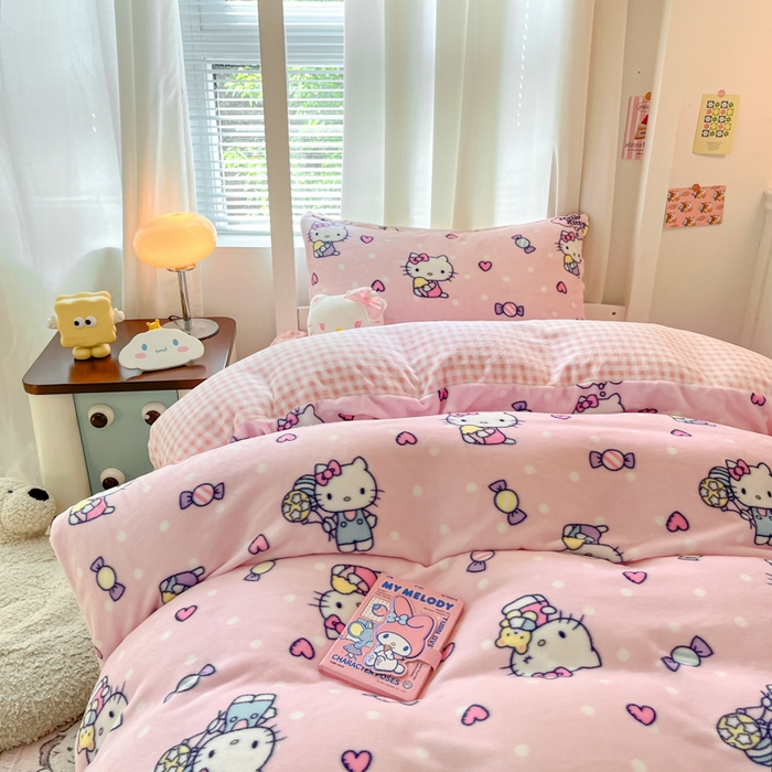 91家纺网 家纺一手货源 找家纺 星座 2025新款三丽鸥牛奶绒套件学生床 糖果KT猫 粉