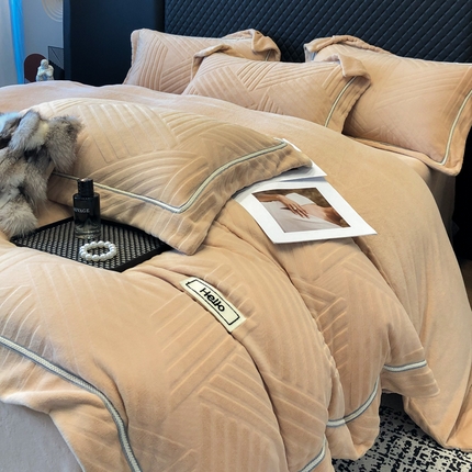 91家纺网 家纺一手货源 找家纺 （总）首尔家纺 2024新款雕花牛奶绒四件套宽边织款四件套律动系列