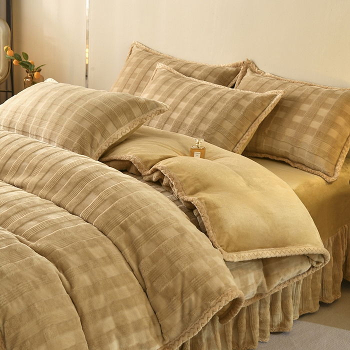 91家纺网 家纺一手货源 找家纺 满羽 2024新款雕花牛奶绒四件套 雅致格调-金驼