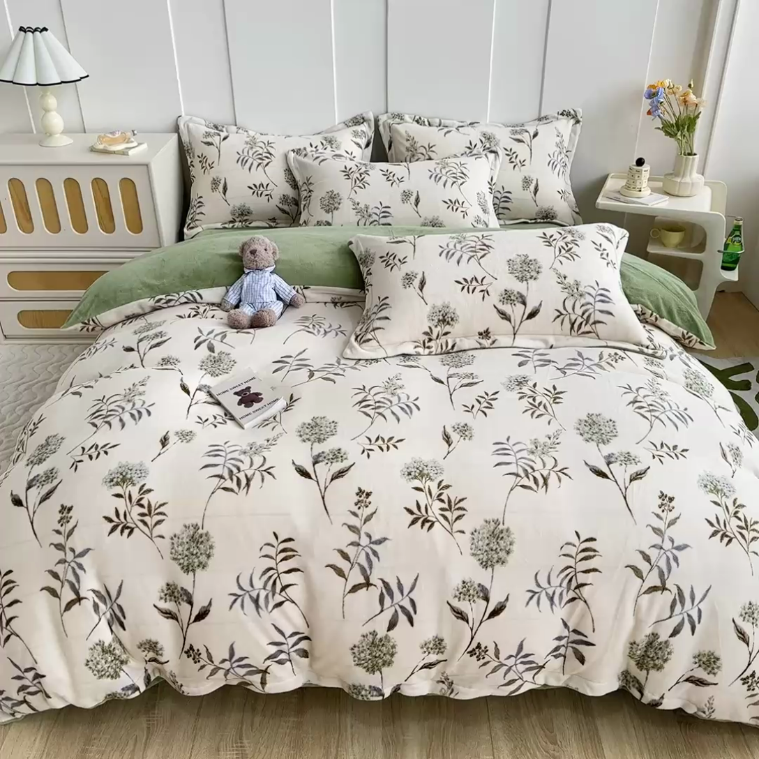 91家纺网 家纺一手货源 找家纺 卡普 2025新款牛奶绒印花四件套 秋日细雨