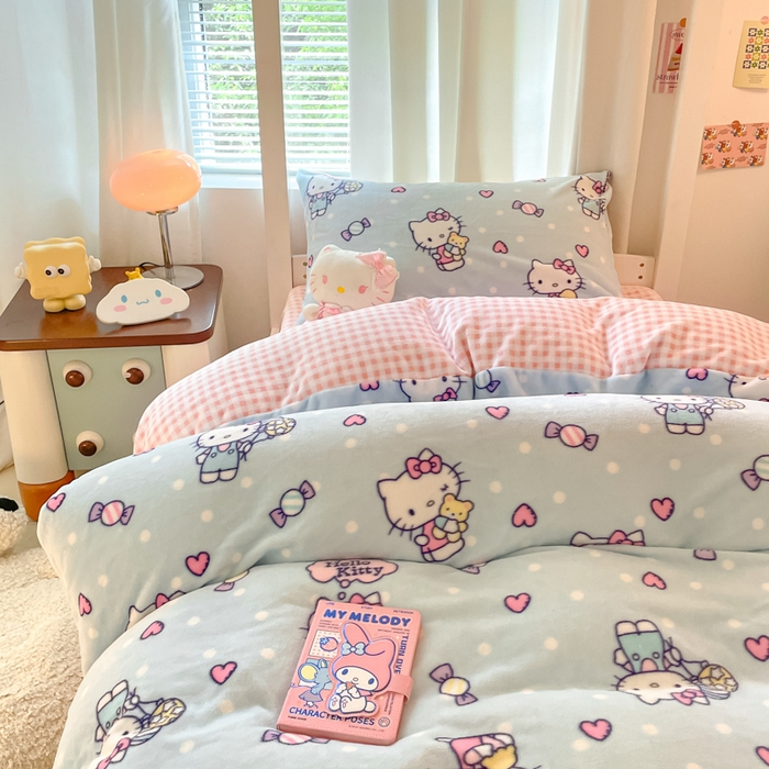 91家纺网 家纺一手货源 找家纺 星座 2025新款三丽鸥牛奶绒套件学生床 糖果KT猫 蓝