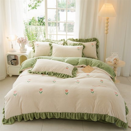 91家纺网 家纺一手货源 找家纺 眷恋家纺 2024新款牛奶绒花边郁金香花卉刺绣四件套 郁金香-奶昔白+月牙绿