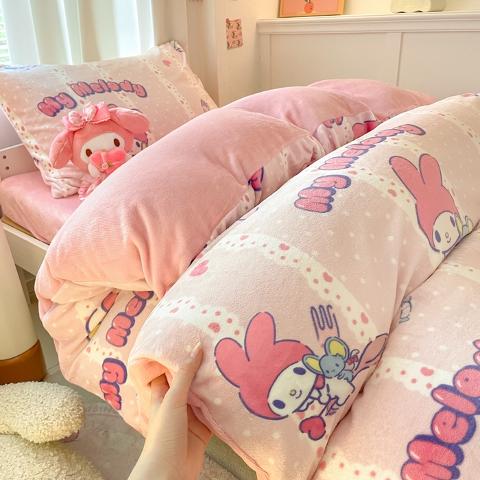 91家纺网 家纺一手货源 找家纺 星座 2025新款三丽鸥牛奶绒套件学生床 贪吃美乐蒂