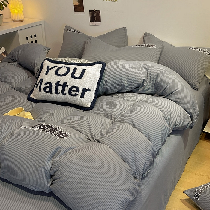 91家纺网 家纺一手货源 找家纺 眠帛家居 2024新款水洗棉磨毛提花刺绣四件套阳光系列 阳光-雾灰