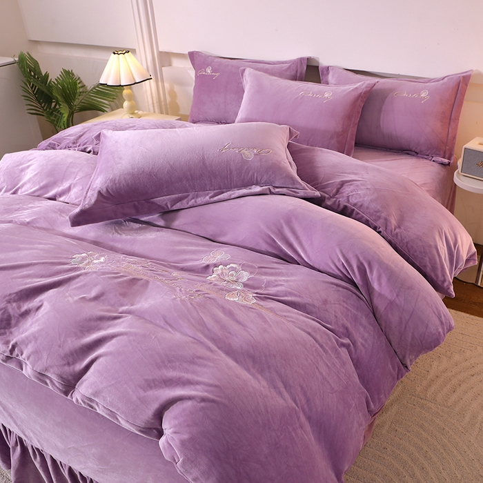 91家纺网 家纺一手货源 找家纺 2024新款母婴级花边床单款婴儿绒刺绣四件套 长相思-薰衣紫