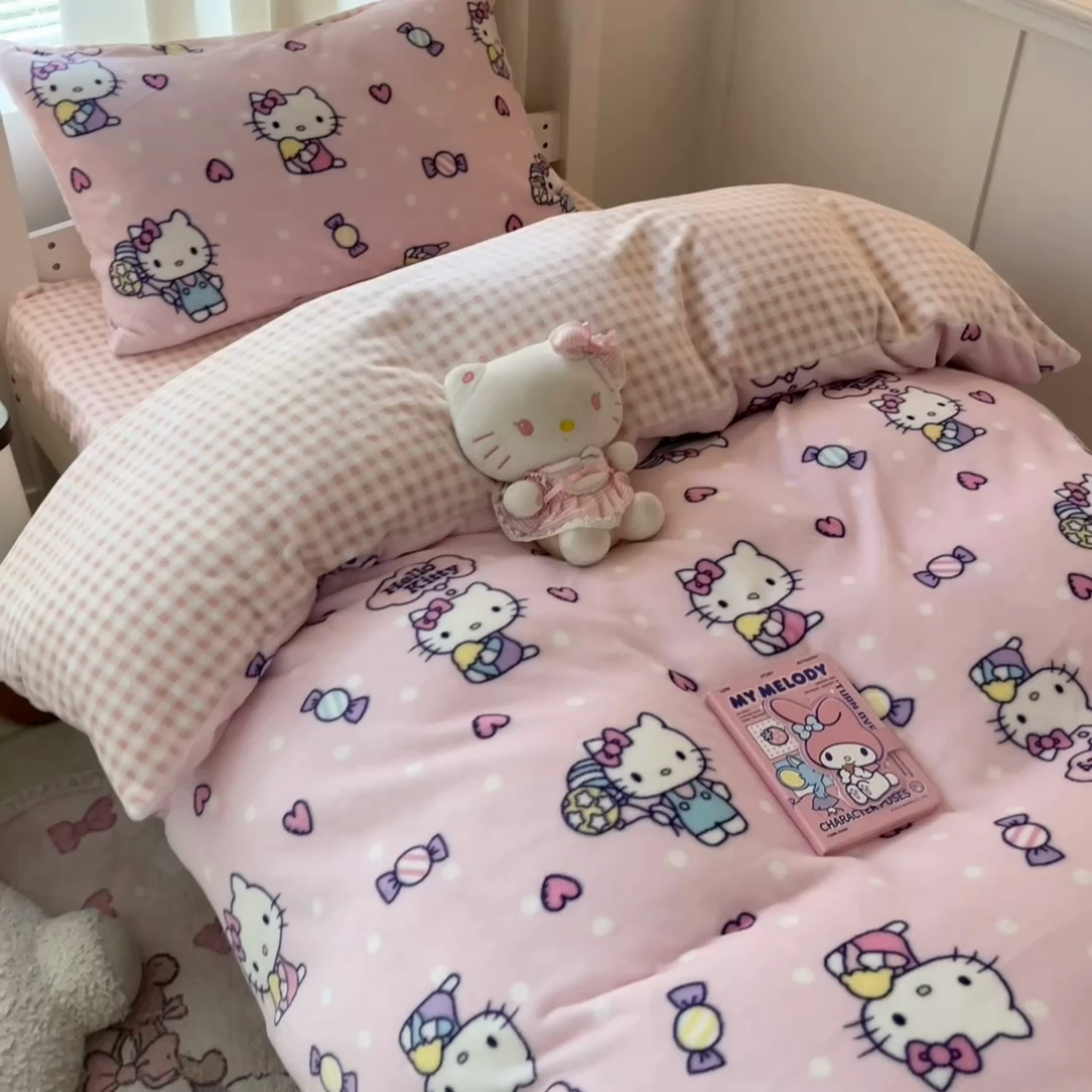 91家纺网 家纺一手货源 找家纺 星座 2025新款三丽鸥牛奶绒套件学生床 糖果KT猫 粉