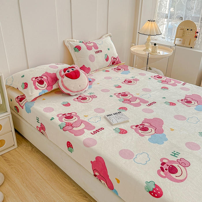 91家纺网 家纺一手货源 找家纺 卡普 2025新款牛奶绒印花单床笠 萌趣熊宝