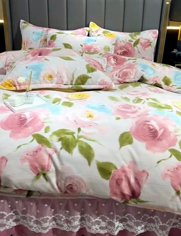 91家纺网 家纺一手货源 找家纺 2024新款亲肤牛奶绒夹棉床盖四件套 诗意玫瑰