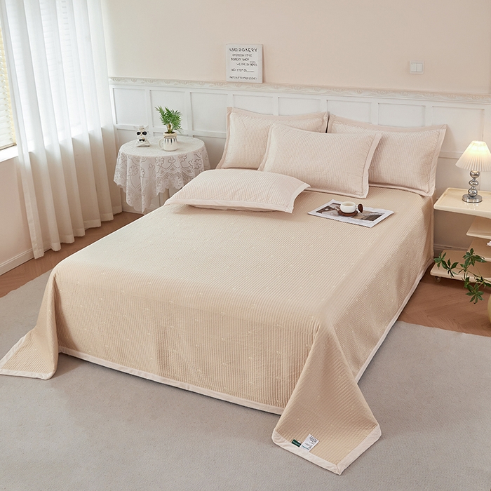 91家纺网 家纺一手货源 找家纺 莎果 2024新款天丝绒刺绣款床盖三件套 樱桃-米白