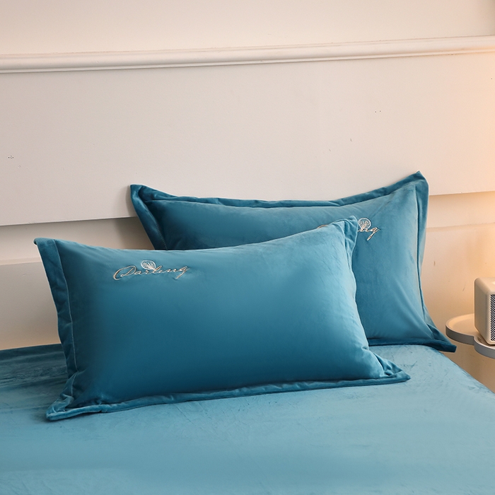 91家纺网 家纺一手货源 找家纺 2024新款母婴级花边床单款婴儿绒刺绣四件套 长相思-湖绿