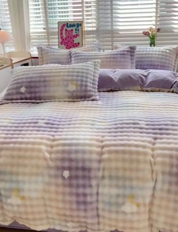 91家纺网 家纺一手货源 找家纺 宜家坊 2024新款牛奶绒泡泡印花四件套系列二 梦幻星空