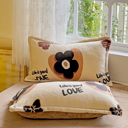 91家纺网 家纺一手货源 找家纺 卡普 2025新款牛奶绒印花单枕套 心系花开