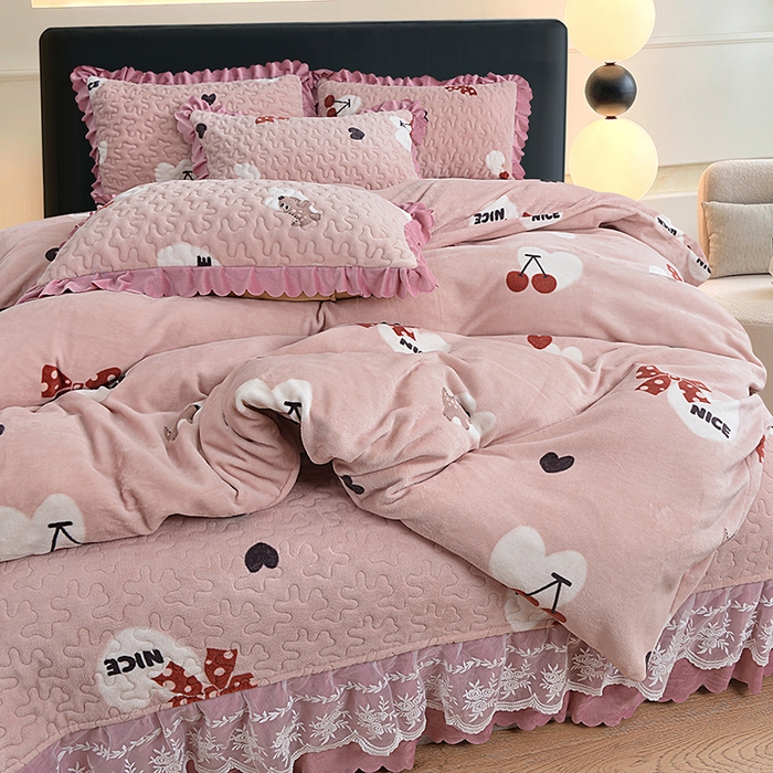 91家纺网 家纺一手货源 找家纺 2024新款亲肤牛奶绒夹棉床盖四件套 甜心