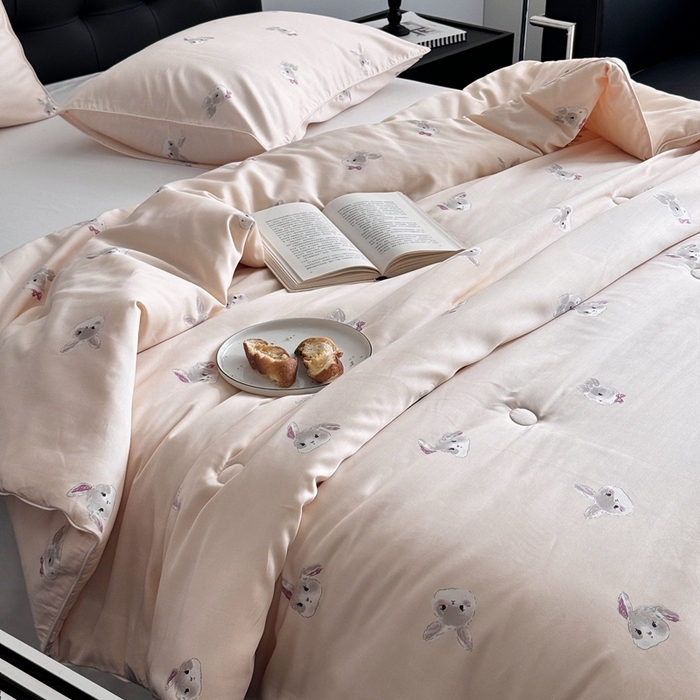 91家纺网 家纺一手货源 找家纺 汇庭 2024新品·雅棉春秋被系列--棚拍 美好小兔