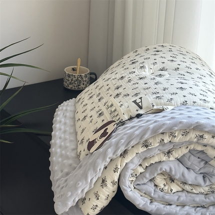 91家纺网 家纺一手货源 找家纺 （总）U被家纺 2025新款全棉皱皱纱布豆豆四季被