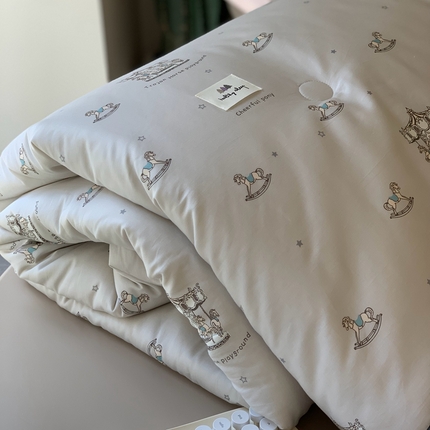 汇庭 2024新品·雅棉春秋被系列--实拍图 摇篮木马灰