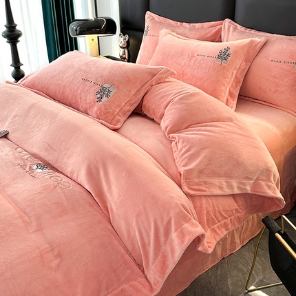 91家纺网 家纺一手货源 找家纺 （总2）橘姿家纺 2025新款9斤牛奶绒绣花四件套-相伴