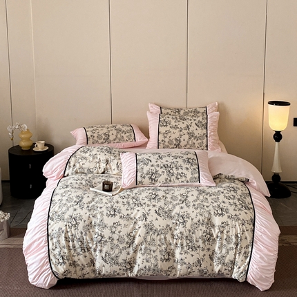 91家纺网 家纺一手货源 找家纺 （总）一左一右 2024秋冬新款法式复古印花褶皱花边水洗磨毛四件套-场景一（提供买家秀）