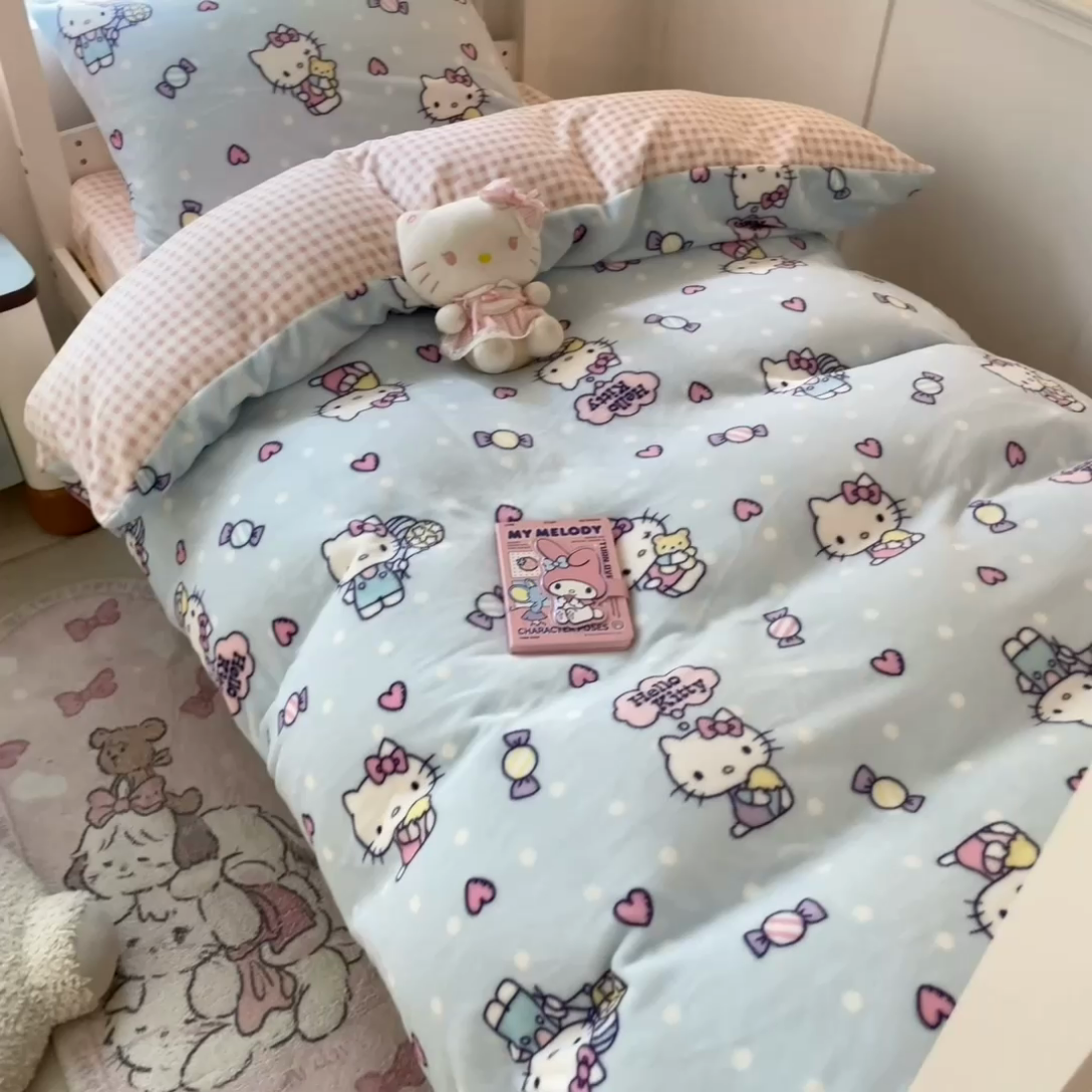 91家纺网 家纺一手货源 找家纺 星座 2025新款三丽鸥牛奶绒套件学生床 糖果KT猫 蓝