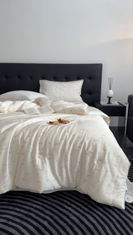 91家纺网 家纺一手货源 找家纺 汇庭 2024新品·雅棉春秋被系列--棚拍 童梦小熊