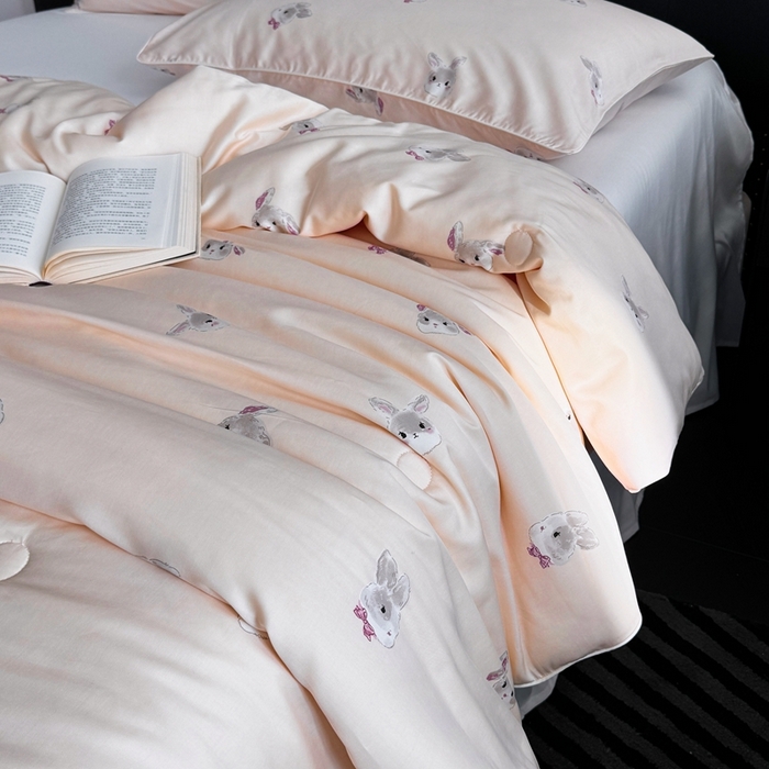 91家纺网 家纺一手货源 找家纺 汇庭 2024新品·雅棉春秋被系列--棚拍 美好小兔