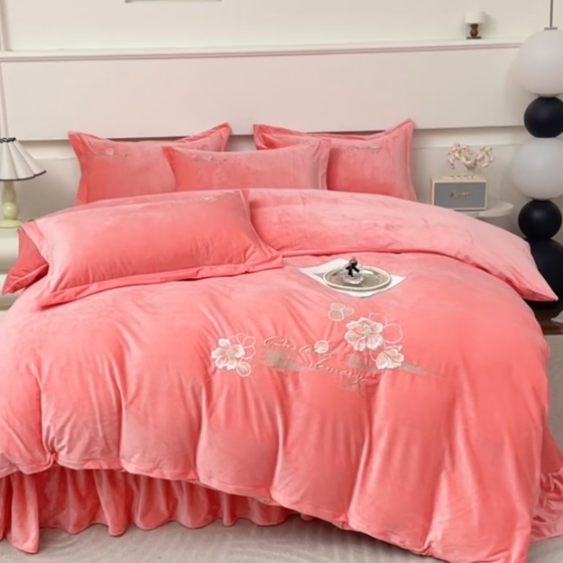 91家纺网 家纺一手货源 找家纺 2024新款母婴级花边床单款婴儿绒刺绣四件套 长相思-温柔玉