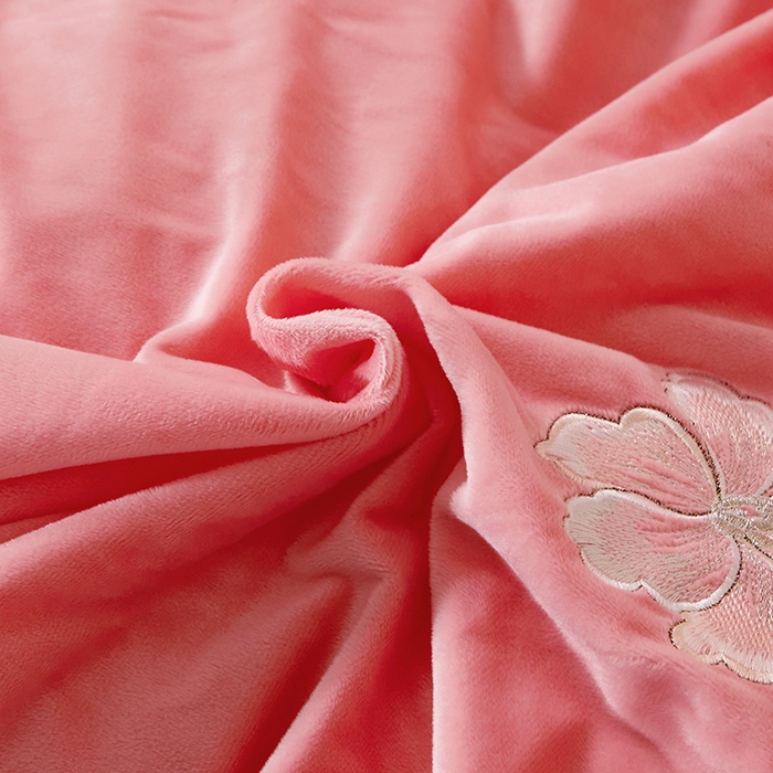 91家纺网 家纺一手货源 找家纺 2024新款母婴级花边床单款婴儿绒刺绣四件套 长相思-温柔玉