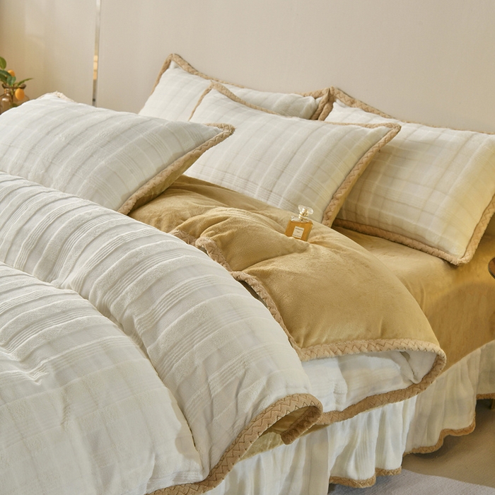 91家纺网 家纺一手货源 找家纺 满羽 2024新款雕花牛奶绒四件套 雅致格调-极白