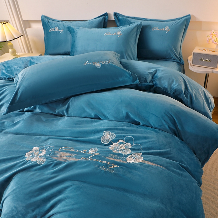 91家纺网 家纺一手货源 找家纺 2024新款母婴级花边床单款婴儿绒刺绣四件套 长相思-湖绿