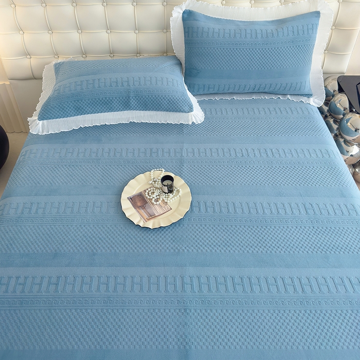 91家纺网 家纺一手货源 找家纺 冬然家纺 2024新款雕花绒床盖四件套 H-深海蓝