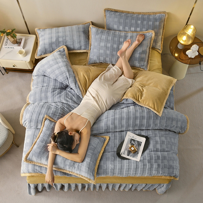 91家纺网 家纺一手货源 找家纺 满羽 2024新款雕花牛奶绒四件套 雅致格调-蓝灰