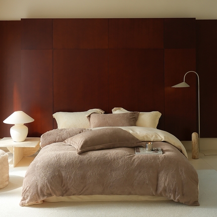 91家纺网 家纺一手货源 找家纺 （总）三味舒屋 2025新款雕花牛奶绒四件套香榭丽系列