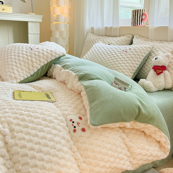 91家纺网 家纺一手货源 找家纺 澳梵家居 2024新款小清新豆豆绒牛奶绒毛巾绣四件套 快乐兔-绿