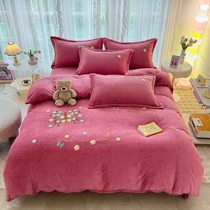 91家纺网 家纺一手货源 找家纺 （总）恋佳居 2025新款牛奶绒180克毛巾绣四件套