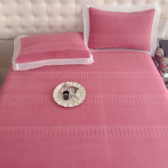 91家纺网 家纺一手货源 找家纺 冬然家纺 2024新款雕花绒床盖四件套 H-玫瑰粉