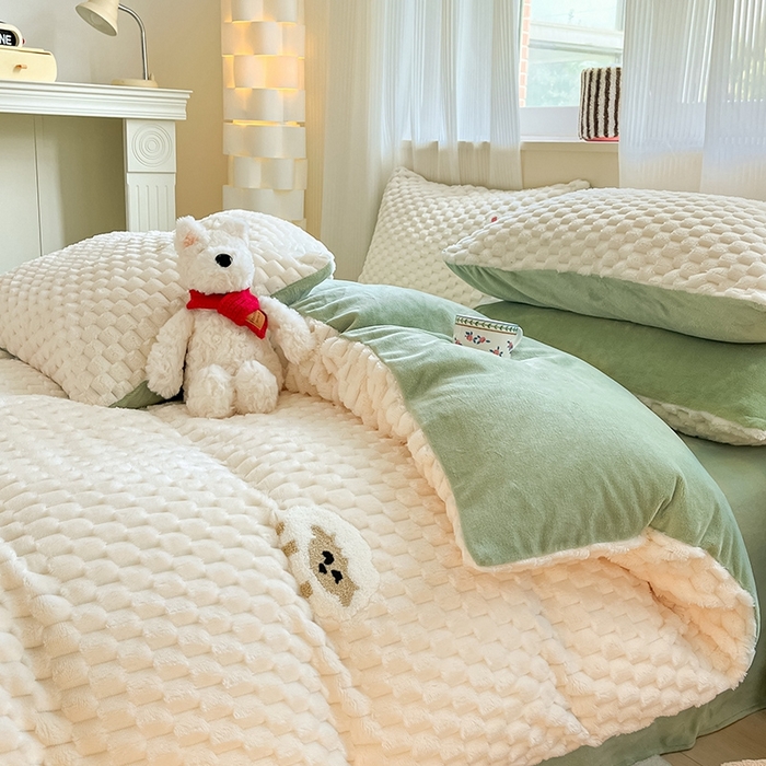 91家纺网 家纺一手货源 找家纺 澳梵家居 2024新款小清新豆豆绒牛奶绒毛巾绣四件套 小羊快跑-绿