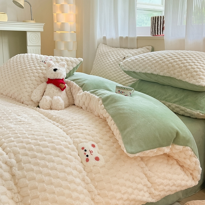 91家纺网 家纺一手货源 找家纺 澳梵家居 2024新款小清新豆豆绒牛奶绒毛巾绣四件套 快乐兔-绿