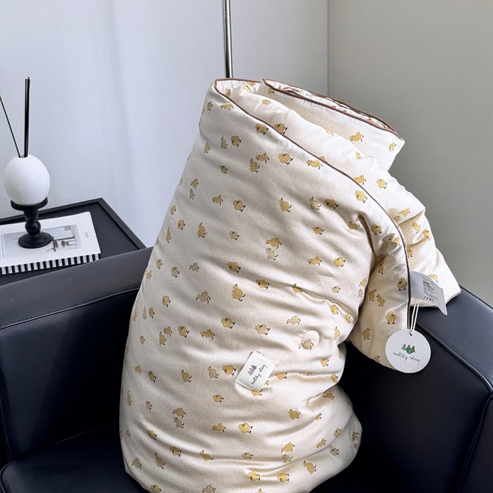 91家纺网 家纺一手货源 找家纺 汇庭 2024新品·雅棉春秋被系列--棚拍 墩墩鸭