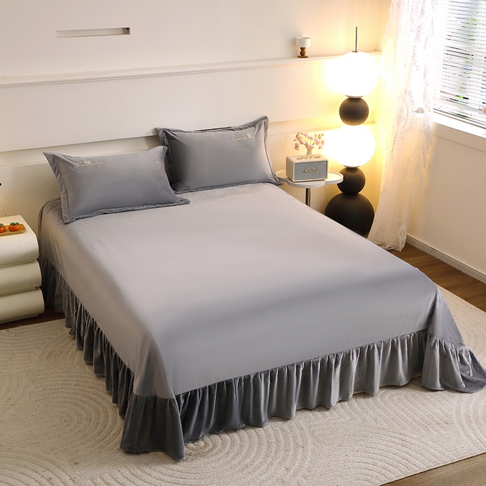 91家纺网 家纺一手货源 找家纺 2024新款母婴级花边床单款婴儿绒刺绣四件套 长相思-高级灰