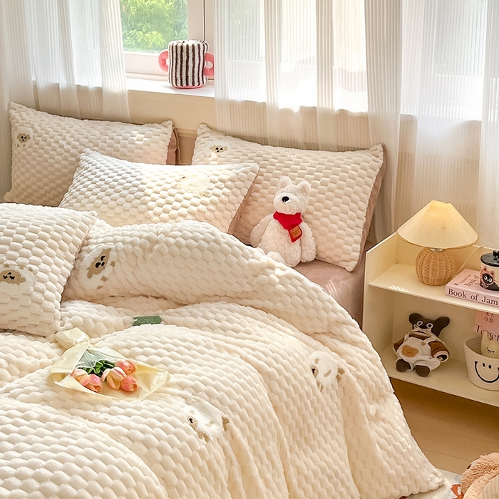 91家纺网 家纺一手货源 找家纺 澳梵家居 2024新款小清新豆豆绒牛奶绒毛巾绣四件套 小羊快跑-卡其