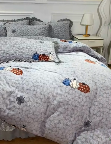 91家纺网 家纺一手货源 找家纺 2024新款亲肤牛奶绒夹棉床盖四件套 卓然