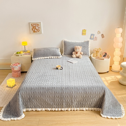 91家纺网 家纺一手货源 找家纺 （总）家喜爱 2024新款牛奶绒花边床盖