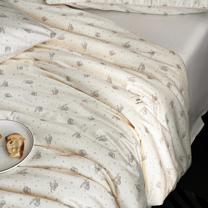 91家纺网 家纺一手货源 找家纺 汇庭 2024新品·雅棉春秋被系列--棚拍 萌象