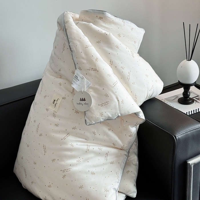 91家纺网 家纺一手货源 找家纺 汇庭 2024新品·雅棉春秋被系列--棚拍 童梦小熊