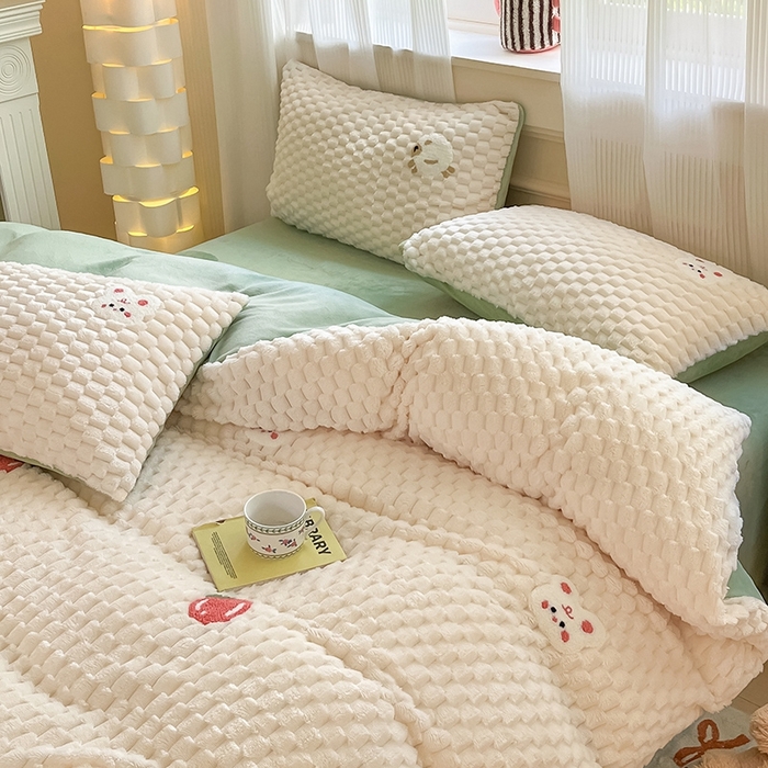 91家纺网 家纺一手货源 找家纺 澳梵家居 2024新款小清新豆豆绒牛奶绒毛巾绣四件套 快乐兔-绿