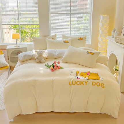 卡普二店 2024新款高克重牛奶绒毛巾绣四件套 奶昔狗