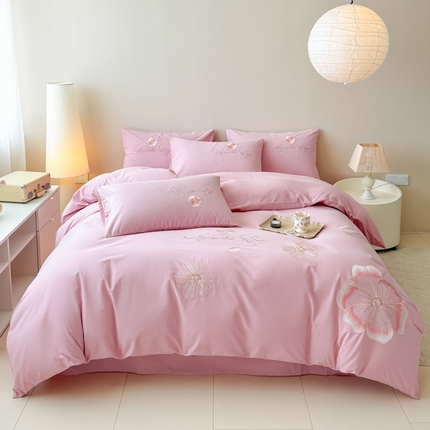 91家纺网 家纺一手货源 找家纺 典曼家纺 2024新款A类高精密24*21支磨毛绣花四件套-汀兰 汀兰-轻豆沙