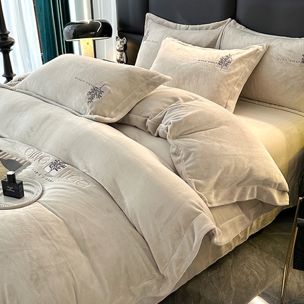 91家纺网 家纺一手货源 找家纺 （总2）橘姿家纺 2025新款9斤牛奶绒绣花四件套-相伴