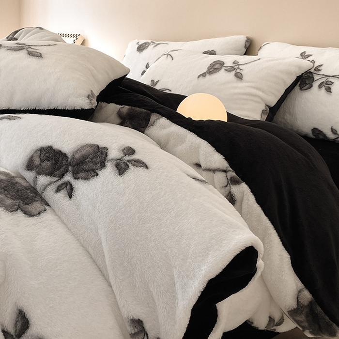 91家纺网 家纺一手货源 找家纺 安哆啦家纺 2024新款ins风高克重兔毛绒四件套 黑玫瑰