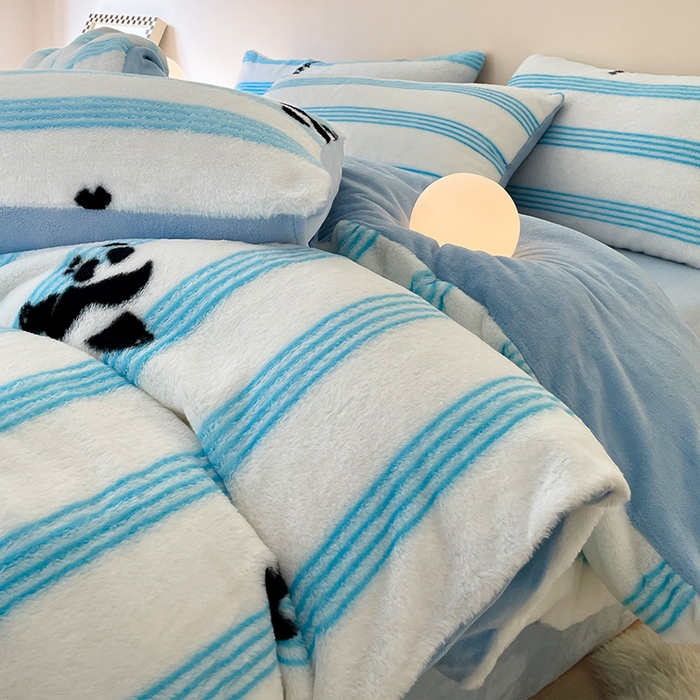 91家纺网 家纺一手货源 找家纺 安哆啦家纺 2024新款ins风高克重兔毛绒四件套 条纹熊猫